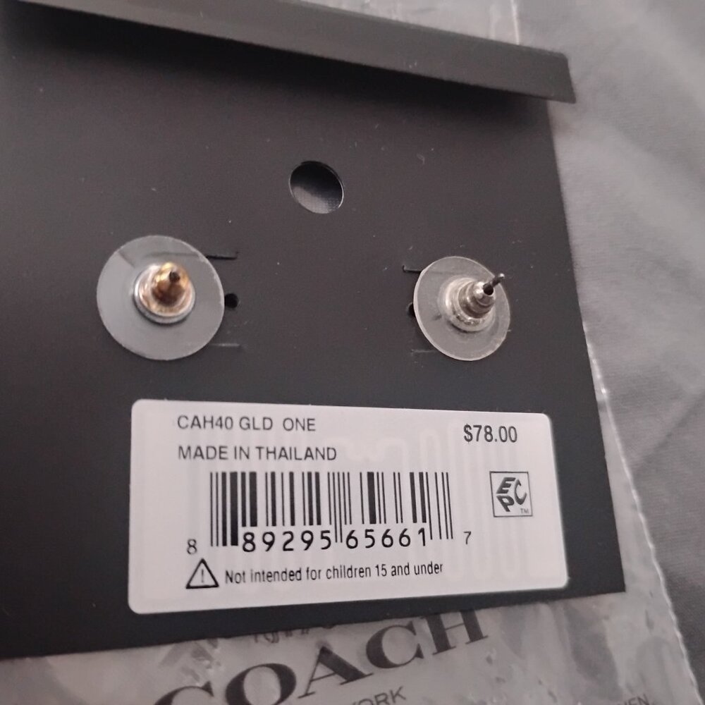 ❤️NWT COACH Gold Tone Logo Pierced Earrings - Picture 3 of 6